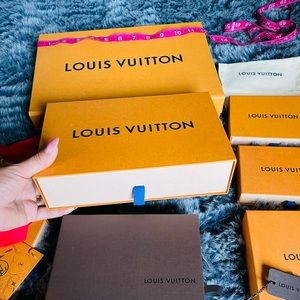 Set of 7 boxes with 2 envelopes, 2 dusty bags, 4 ribbons with cards tags